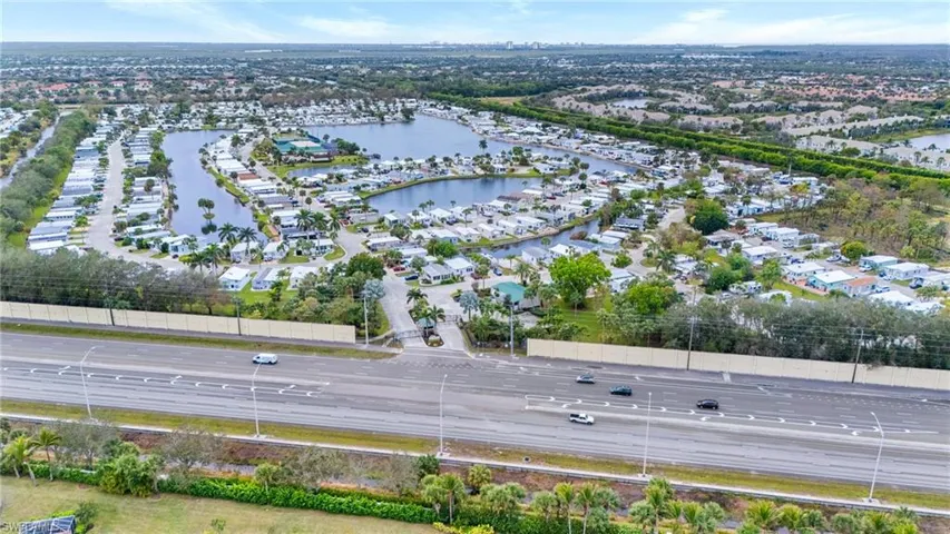 Bird's eye view featuring a residential view and a water view