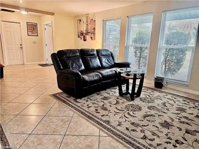 124 SE 31st  ST, Cape Coral, FL 33904