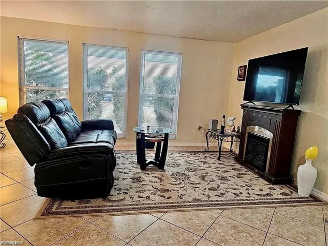 124 SE 31st  ST, Cape Coral, FL 33904