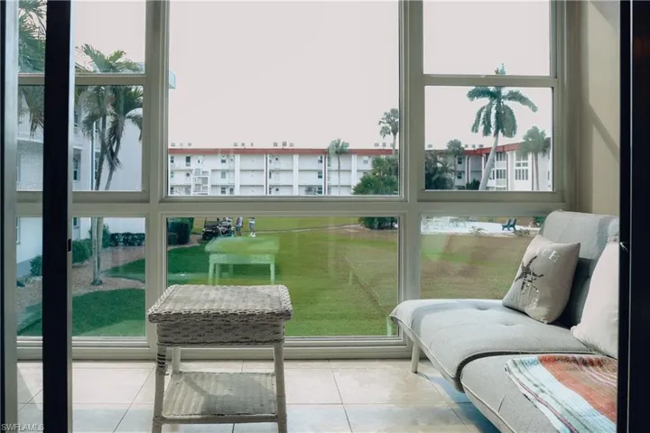 Sunroom / solarium with plenty of natural light