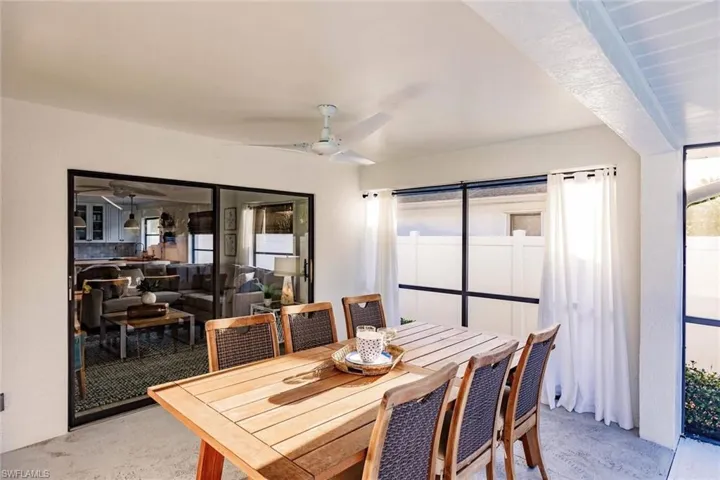 Dining room with ceiling fan