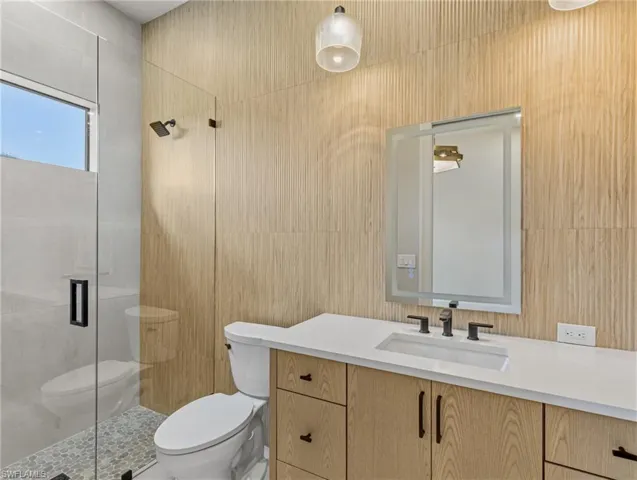 Bathroom in bedroom suite #4.