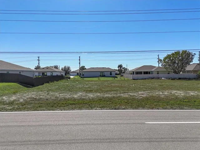View of yard with a residential view