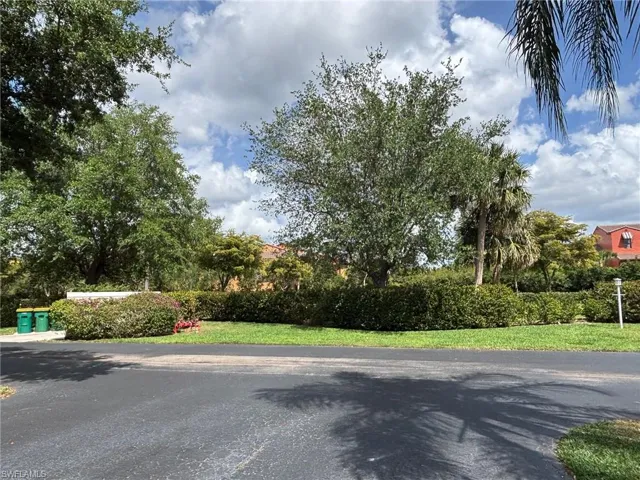 8125  Celeste  DR, Naples, FL 34113