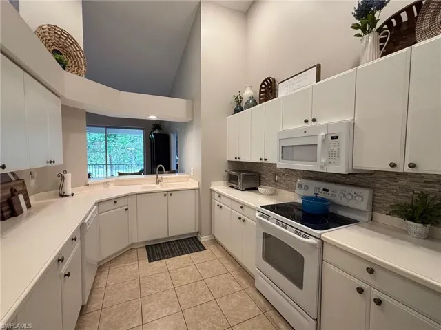 8125  Celeste  DR, Naples, FL 34113