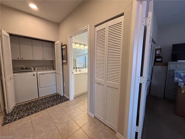 8125  Celeste  DR, Naples, FL 34113