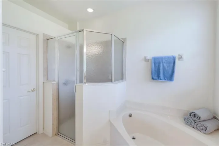6086  Highwood Park  LN, Naples, FL 34110