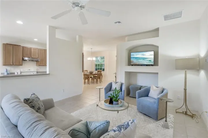 6086  Highwood Park  LN, Naples, FL 34110