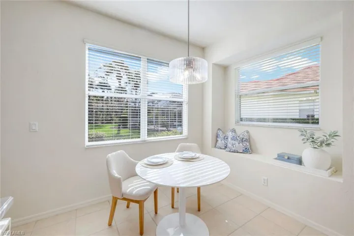 6086  Highwood Park  LN, Naples, FL 34110