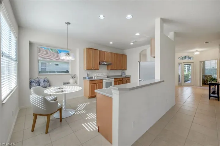 Kitchen with eat in kitchen nook.