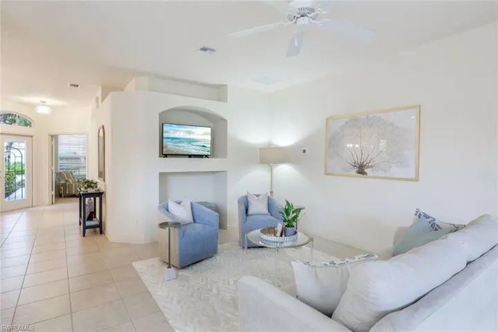 6086  Highwood Park  LN, Naples, FL 34110