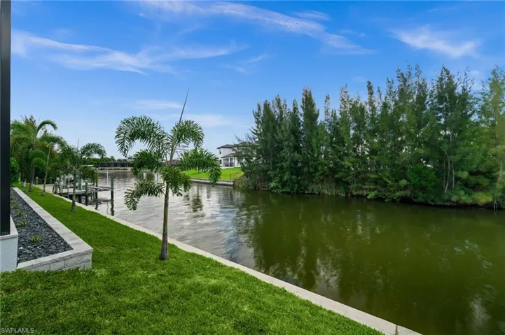 2833 Sw 17th Pl, Cape Coral, Florida 33914