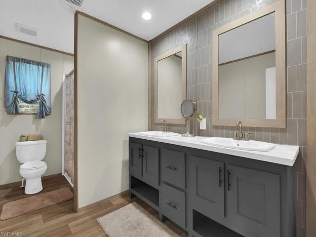 Owner’s Suite Bathroom