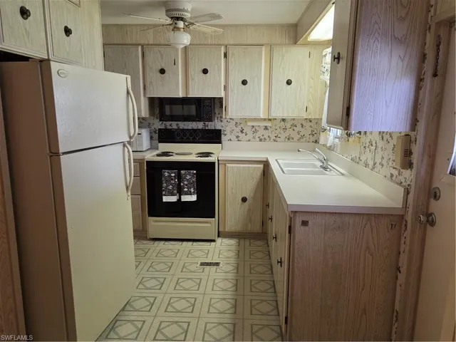 All appliances convey with the unit.