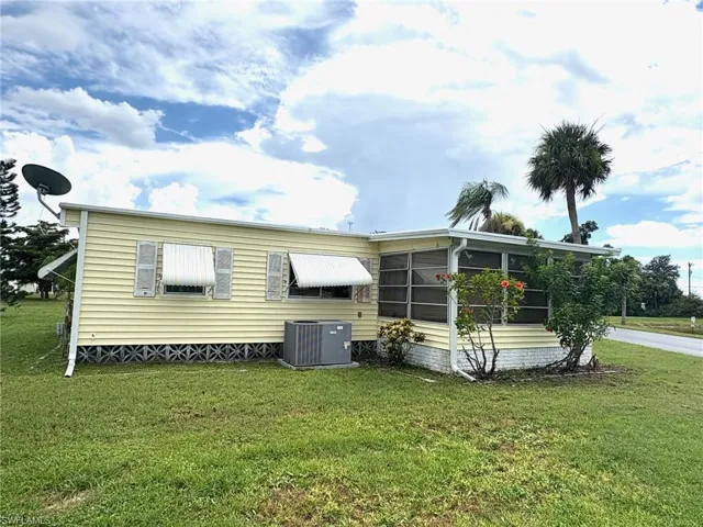 AC is only 1 yr. old! This home has an optional SHARE CERTIFICATE available at a price to be negotiated between owner and buyers.