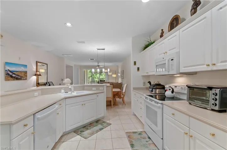 4853 Hampshire Ct 105, Naples, Florida 34112