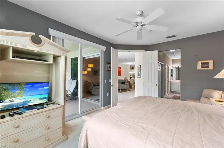 4853 Hampshire Ct 105, Naples, Florida 34112