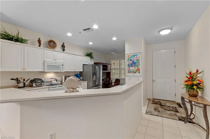 4853 Hampshire Ct 105, Naples, Florida 34112