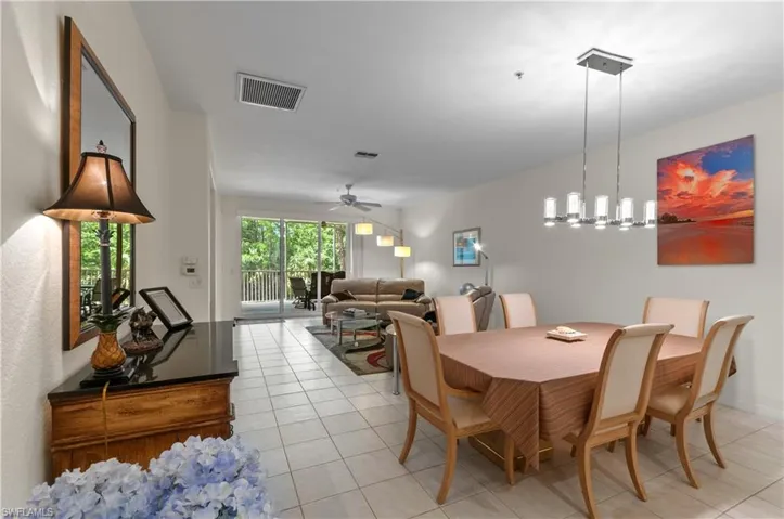 4853 Hampshire Ct 105, Naples, Florida 34112