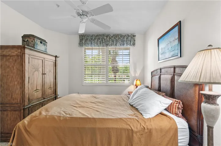 4853 Hampshire Ct 105, Naples, Florida 34112