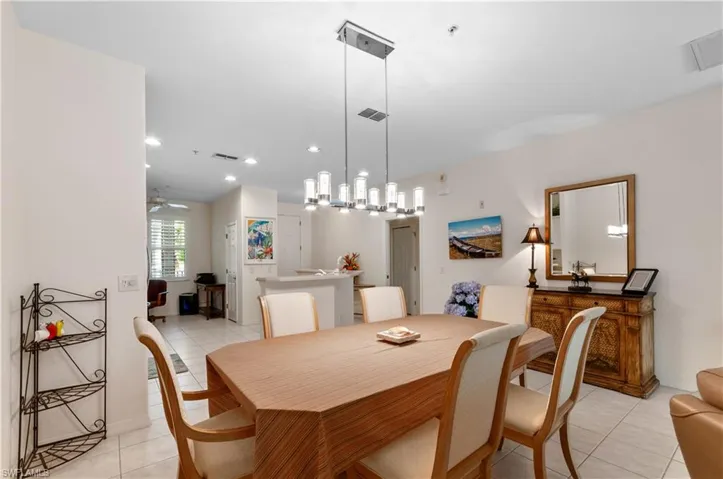 4853 Hampshire Ct 105, Naples, Florida 34112