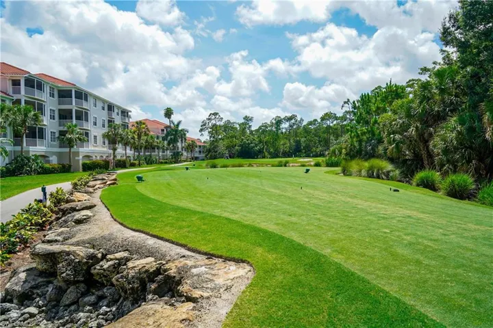 4853 Hampshire Ct 105, Naples, Florida 34112