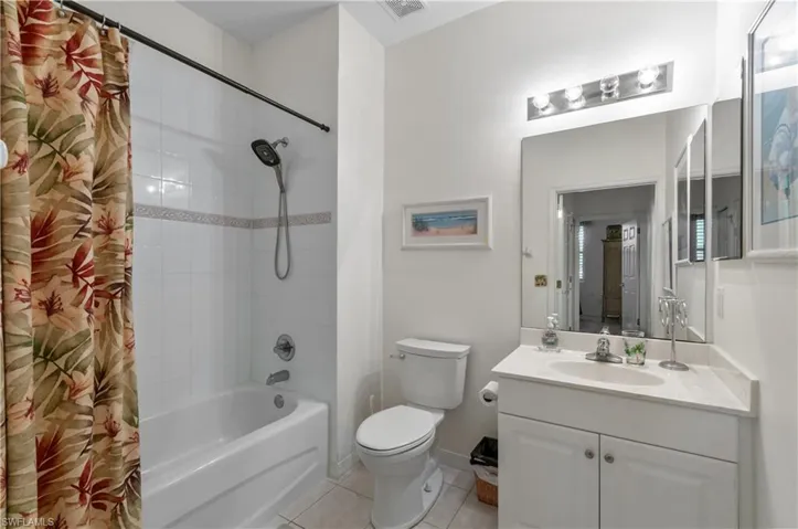 4853 Hampshire Ct 105, Naples, Florida 34112