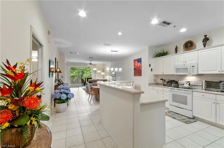 4853 Hampshire Ct 105, Naples, Florida 34112
