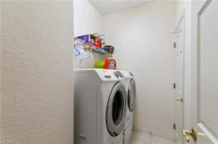 4853 Hampshire Ct 105, Naples, Florida 34112