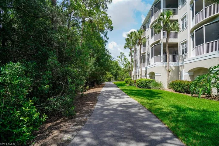4853 Hampshire Ct 105, Naples, Florida 34112
