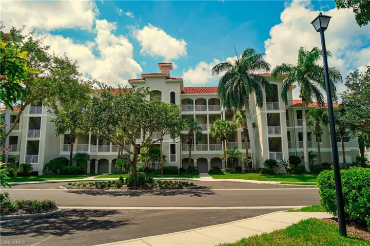 4853 Hampshire Ct 105, Naples, Florida 34112