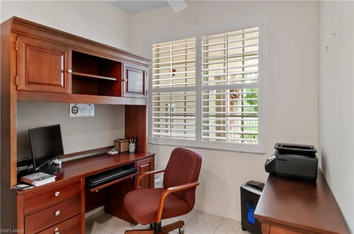 4853 Hampshire Ct 105, Naples, Florida 34112