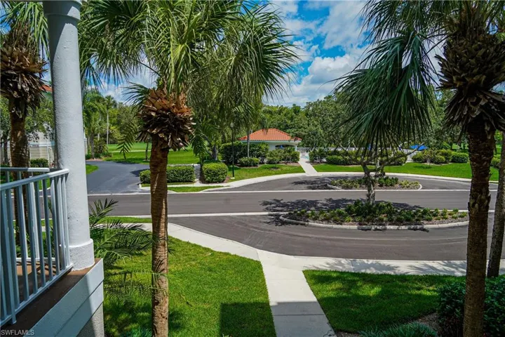 4853 Hampshire Ct 105, Naples, Florida 34112