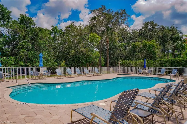 4853 Hampshire Ct 105, Naples, Florida 34112