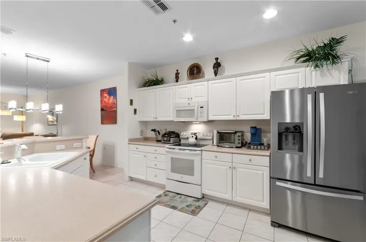 4853 Hampshire Ct 105, Naples, Florida 34112
