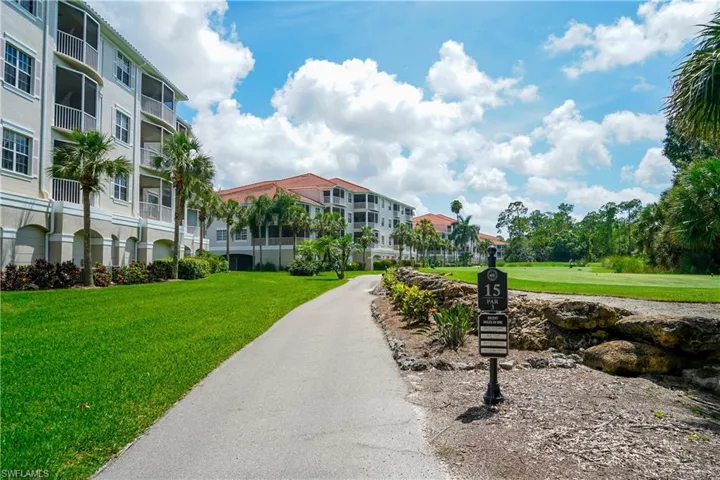 4853 Hampshire Ct 105, Naples, Florida 34112