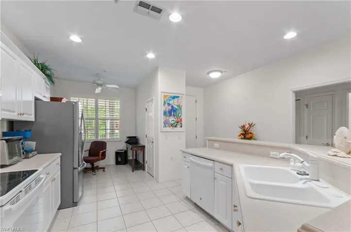 4853 Hampshire Ct 105, Naples, Florida 34112