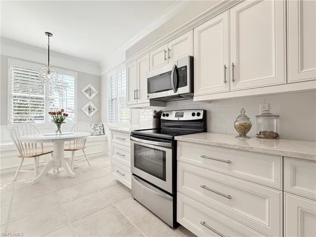 8555  Naples Heritage  DR, Naples, FL 34112