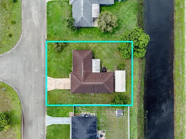 Birds eye view of property
