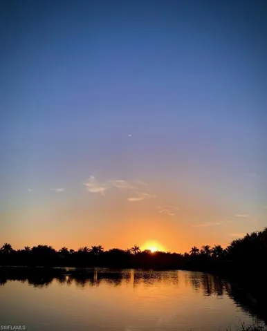 Western exposure over a large lake.  Glorious sunsets