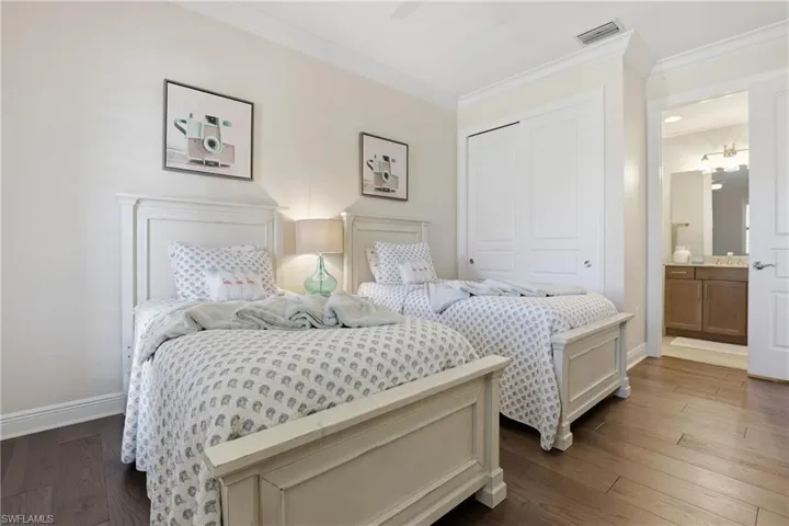 16378  Viansa  WAY, Naples, FL 34110