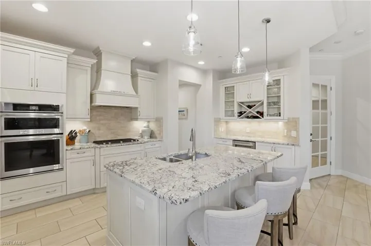 16378  Viansa  WAY, Naples, FL 34110