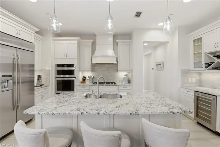 16378  Viansa  WAY, Naples, FL 34110