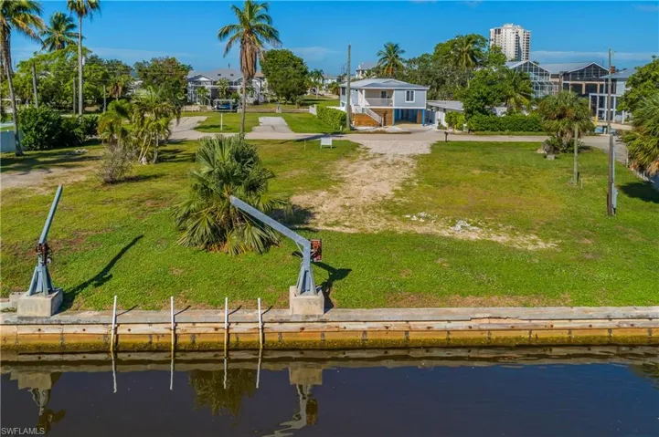 SEA-WALLED Canal-Front w/GULF ACCESS!