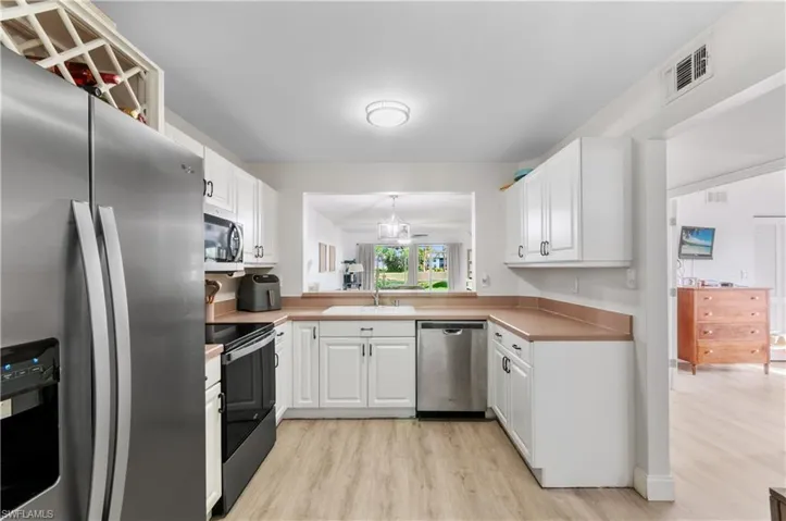 1392  Churchill  CIR, Naples, FL 34116
