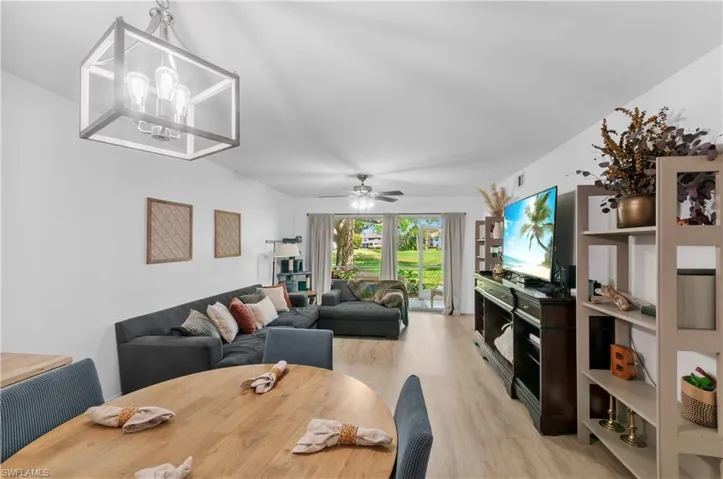1392  Churchill  CIR, Naples, FL 34116