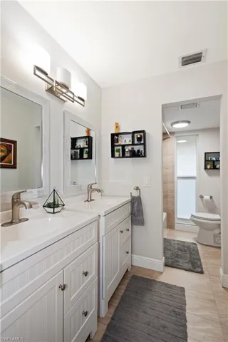 221  Palm  DR, Naples, FL 34112