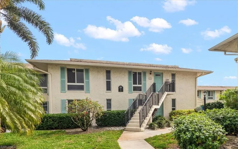 221  Palm  DR, Naples, FL 34112
