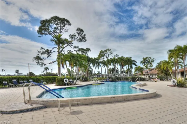 221  Palm  DR, Naples, FL 34112