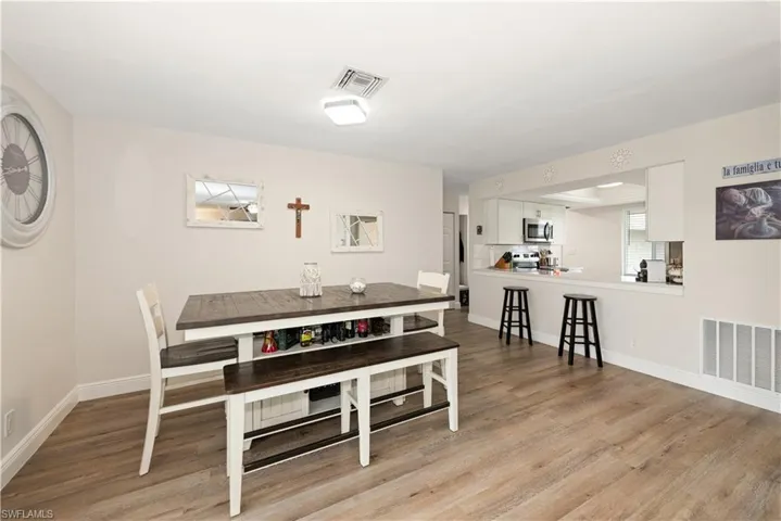221  Palm  DR, Naples, FL 34112